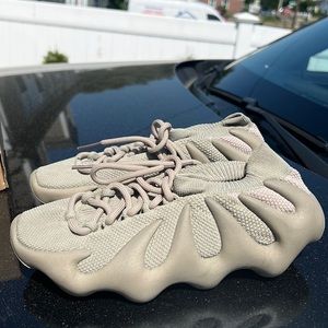 Adidas Yeezy 450 in Stofla color